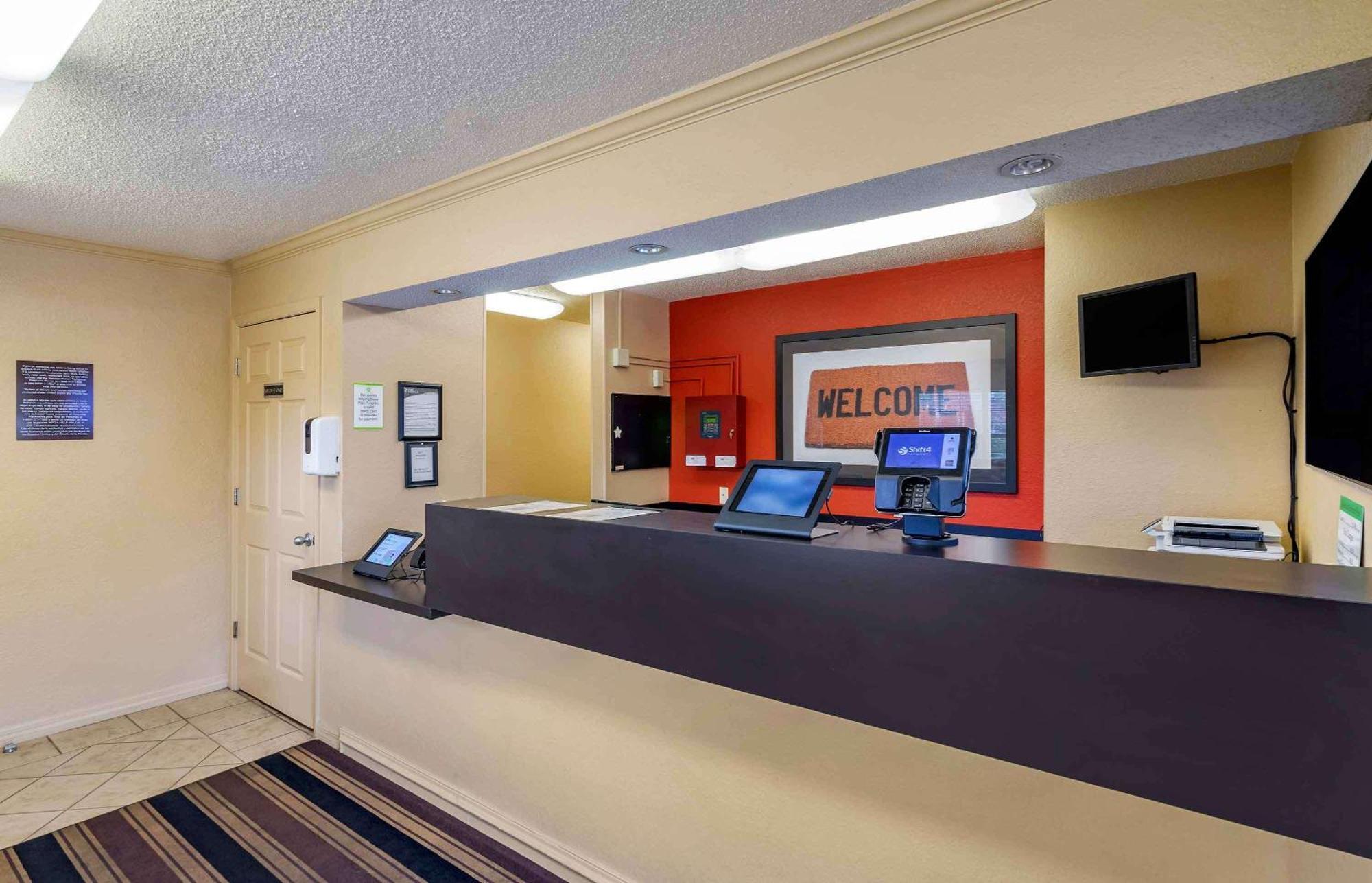 Extended America Select - Tampa - North Airport